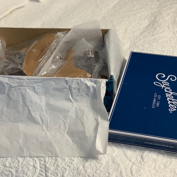 Seychelles Tan and Pewter Leather booties - Picture 2 of 6